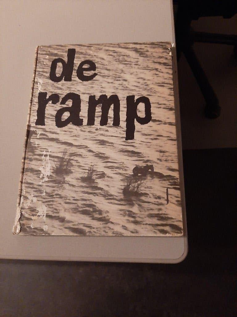 Boek waternoodramp '53 nationale uitgave voorwoord koningin, Boeken, Geschiedenis | Stad en Regio, Ophalen of Verzenden, 20e eeuw of later