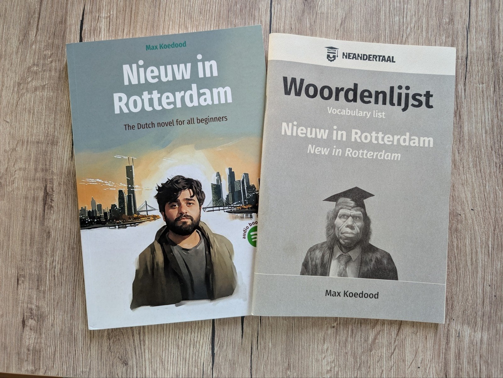 Nieuw in Rotterdam – Dutch Novel for Beginners (A1-A2 Level), Zo goed als nieuw, Ophalen, Max Koedood, Overige uitgevers