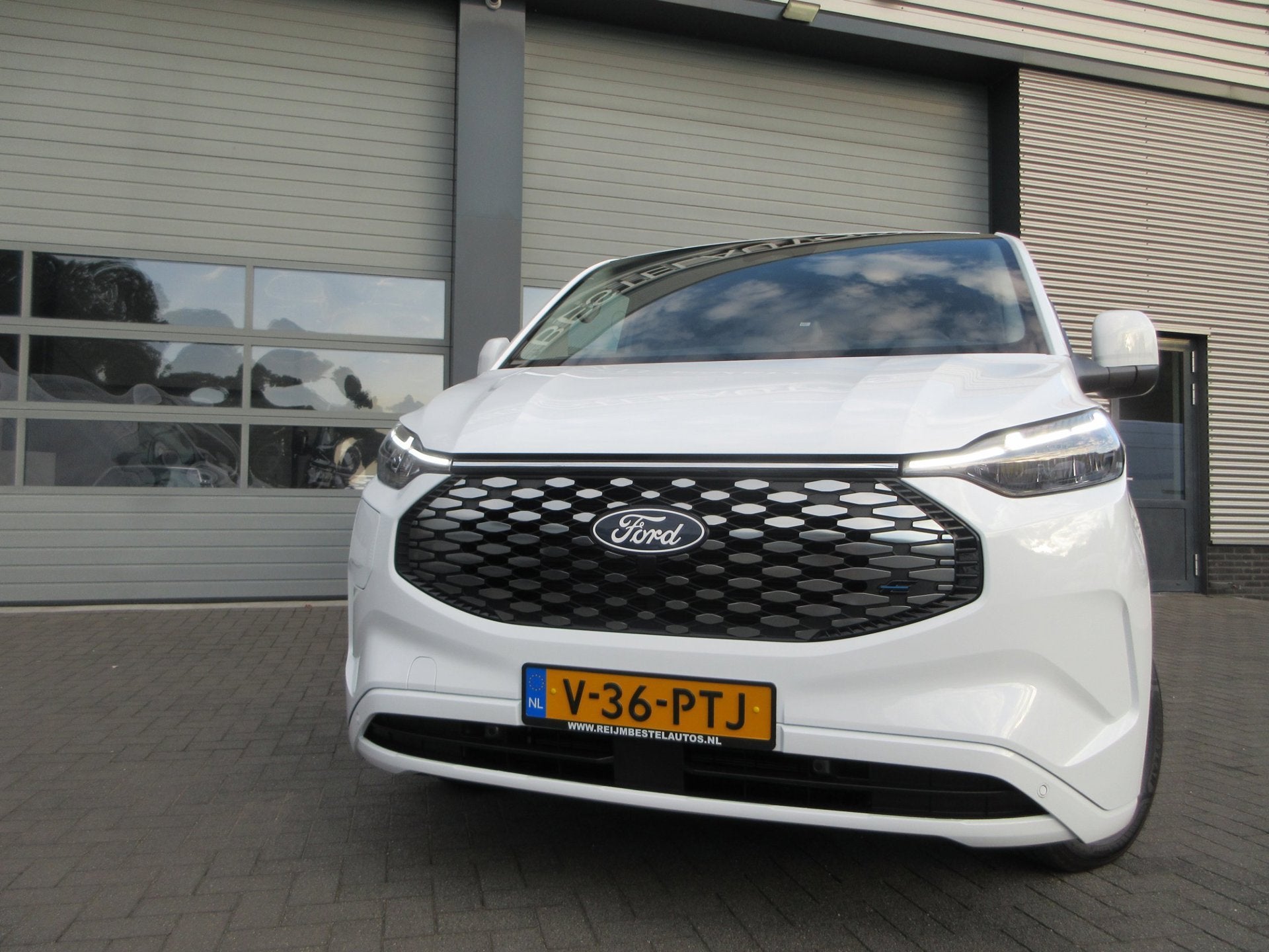 Ford E-Transit Cust. 340 L2, Limited, 71kWh, 218pk, Carplay,, Automaat, Achterwielaandrijving, Gebruikt, 71 kWh