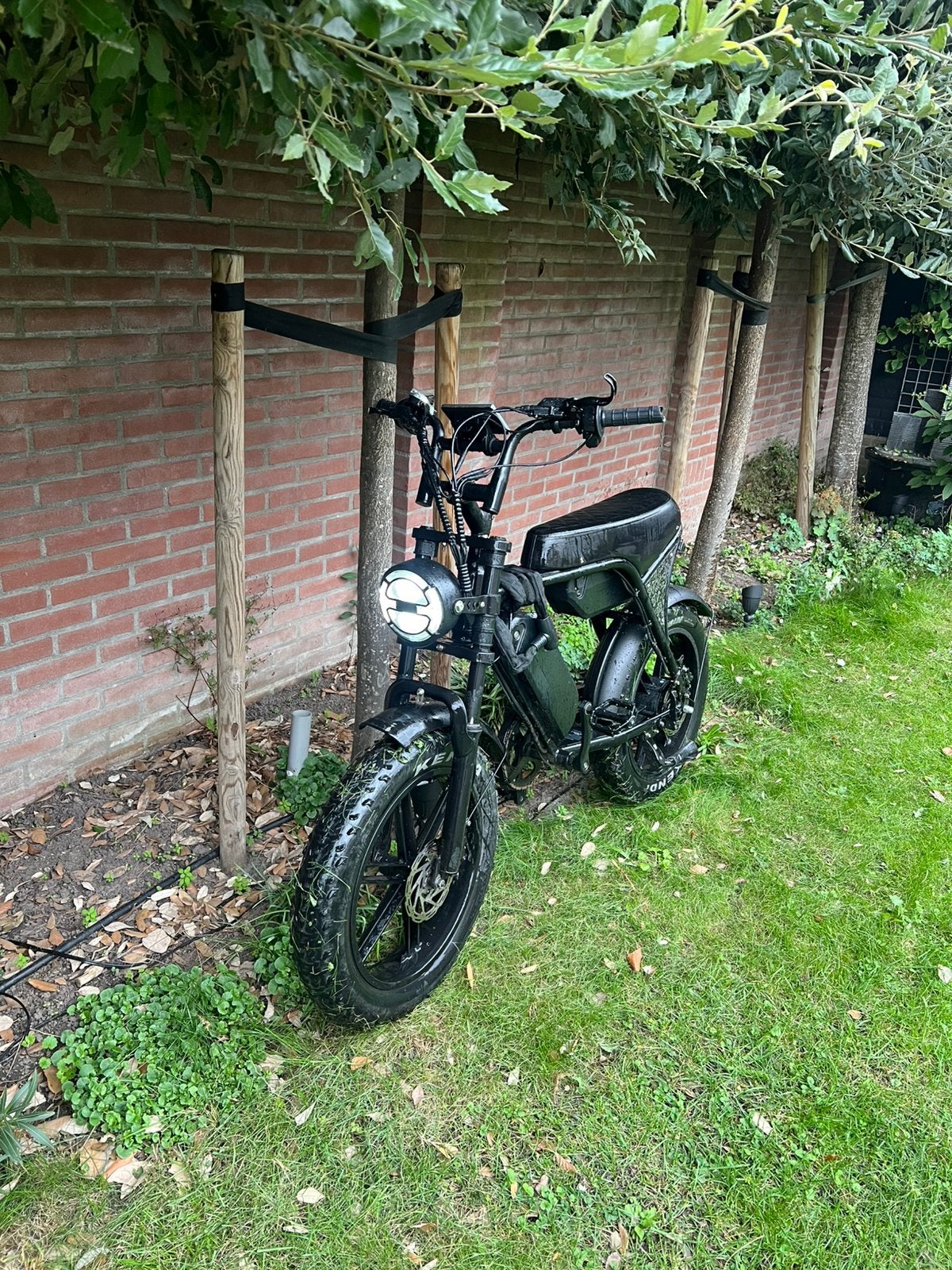 V8 max dubbele accu goeden staat, Ophalen of Verzenden, Zo goed als nieuw, Overige merken