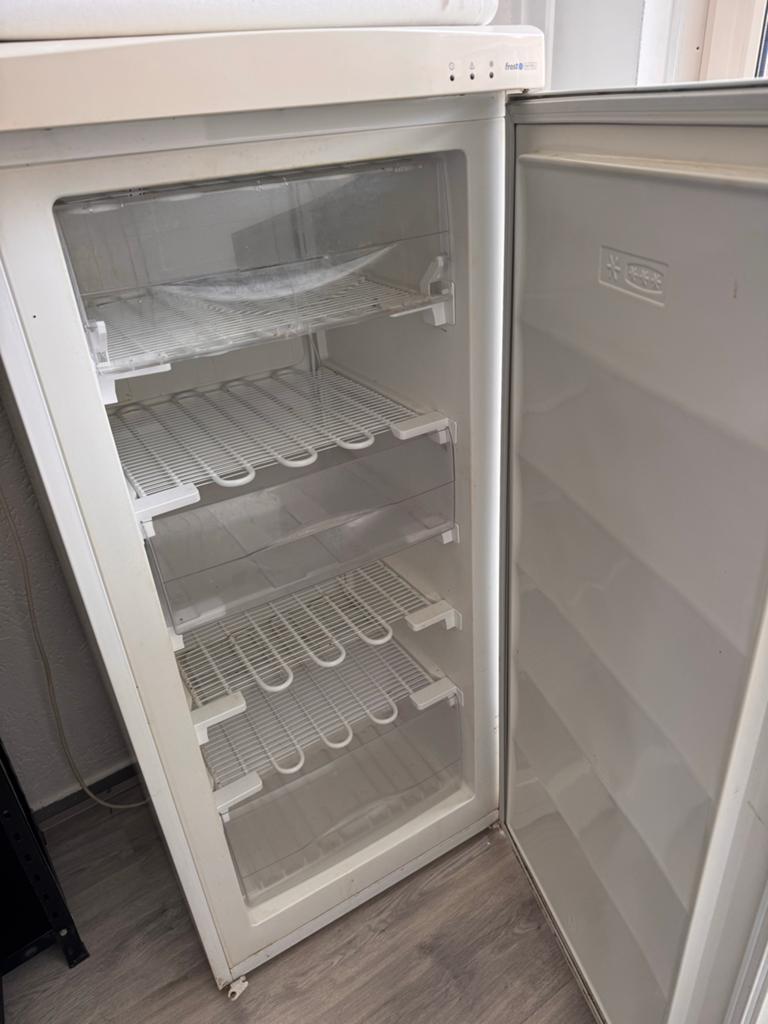 Goed werkende vriezer met 6 lades (2 ontbreken), Witgoed en Apparatuur, Vriezers en Diepvrieskisten, Vrieskast, Minder dan 60 cm
