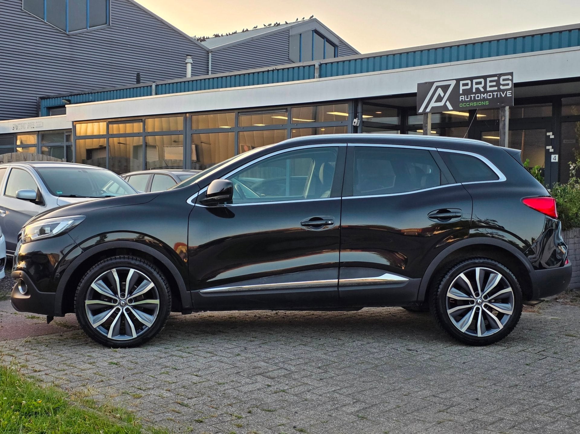 Renault Kadjar 1.2 TCe Bose |AUTOMAAT|PANO|CLIMA|CRUISE|NAVI, Auto's, Gebruikt, Euro 6, 4 cilinders, Leder en Stof