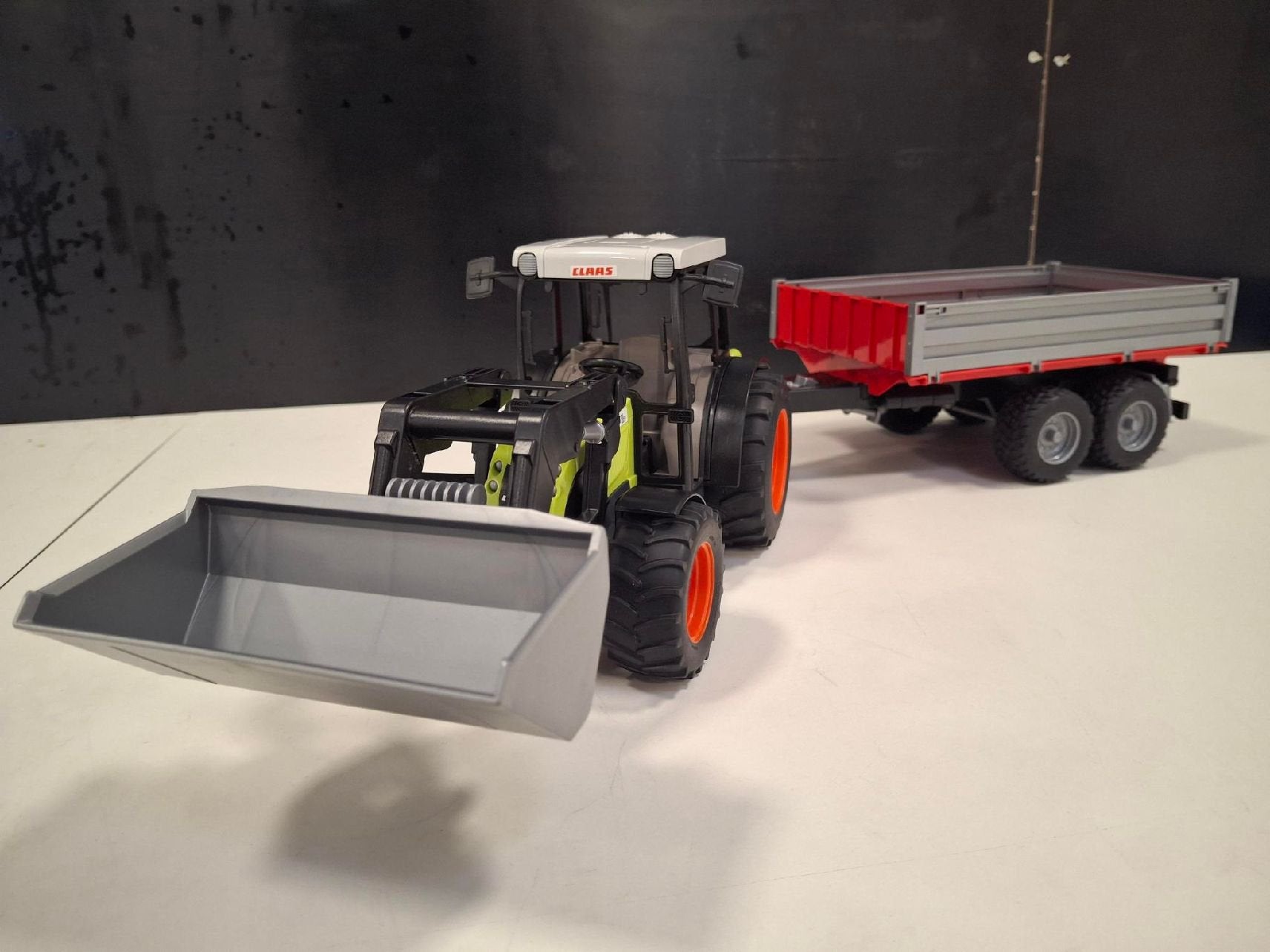 Bruder Claas Nectis 267F met voorlader en aanhangwagen, Kinderen en Baby's, Speelgoed | Speelgoedvoertuigen, Ophalen of Verzenden