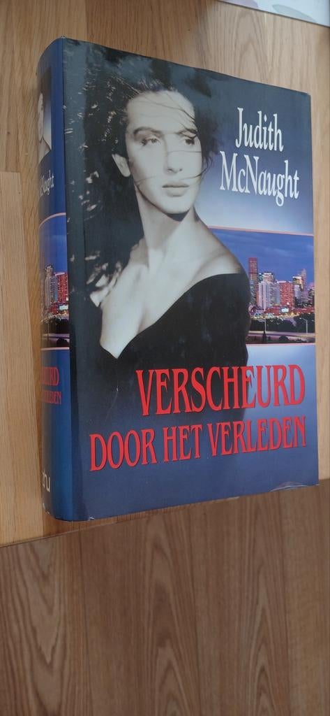 Verscheurd door het verleden - Judith McNaught, Boeken, Ophalen of Verzenden, Gelezen, Judith McNaught, Nederland