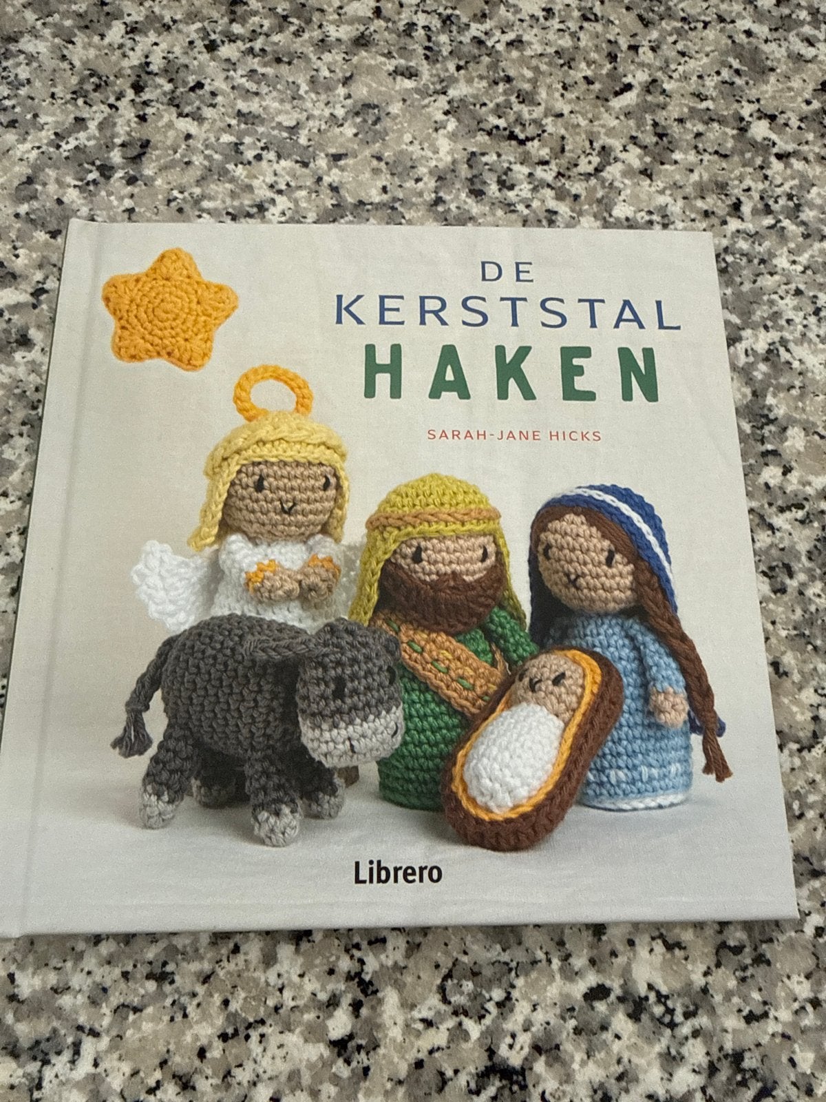 De Kerststal Haken - Sarah-Jane Hicks, Ophalen of Verzenden, Zo goed als nieuw, Breien en Haken
