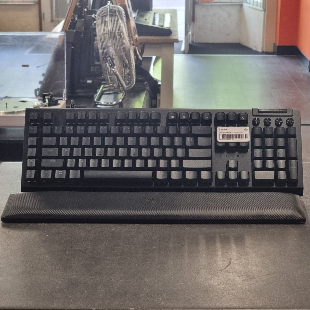 Razer Blackwidow V4 Toetsenbord | Nette Staat, Computers en Software, Toetsenborden, Razer, Zo goed als nieuw, Support@razer.com