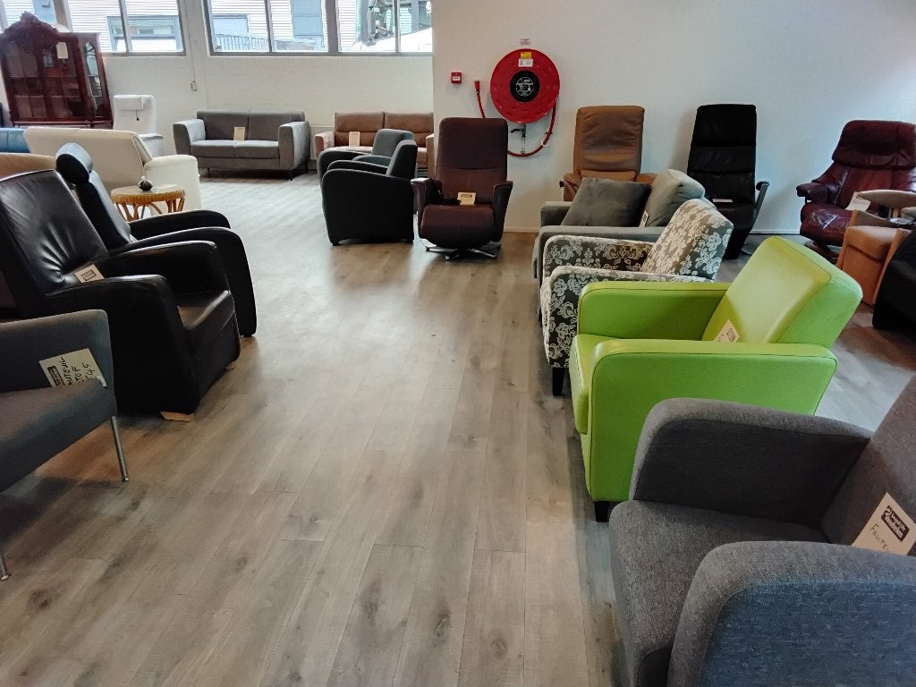 Veel (relax) stoelen in voorraad! Second Life Wolega