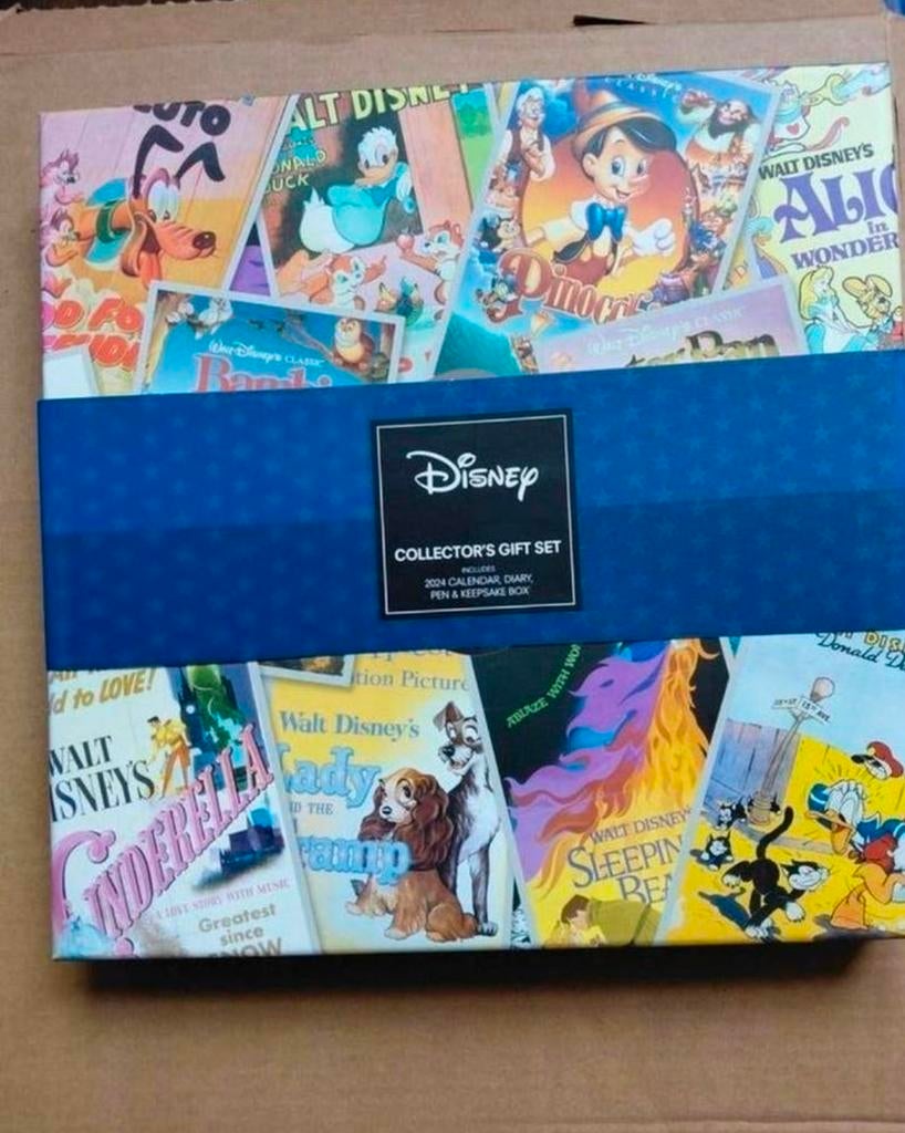 Disney Vintage Poster Gift Set. Kalender, agenda, pen, box., Ophalen of Verzenden, Mickey Mouse, Nieuw, Pen, Potlood of Stift