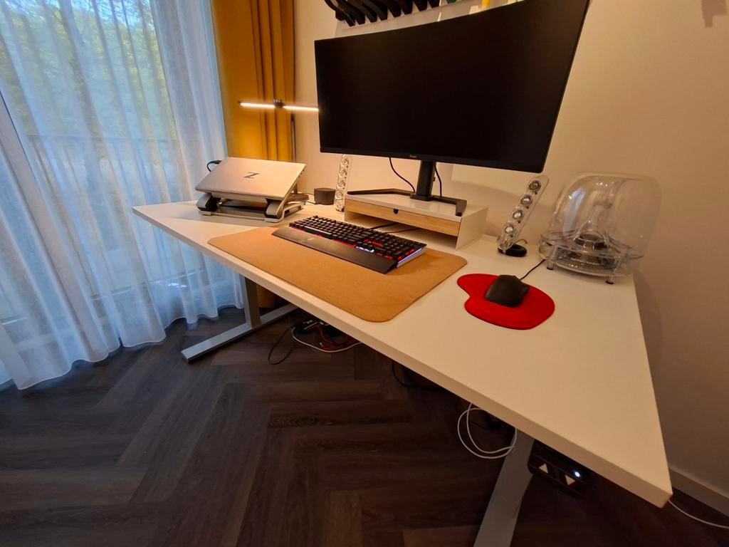 Elektrisch zit-sta bureau 160cm x 80cm, Ophalen, In hoogte verstelbaar