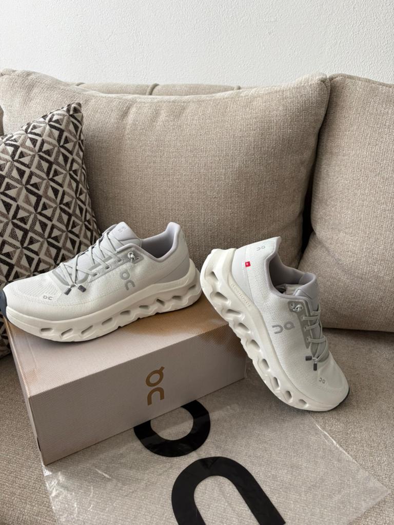 On Cloud sneakers mt 42, Kleding | Dames, Schoenen, Ophalen of Verzenden, Gedragen, Zwart, Sneakers of Gympen