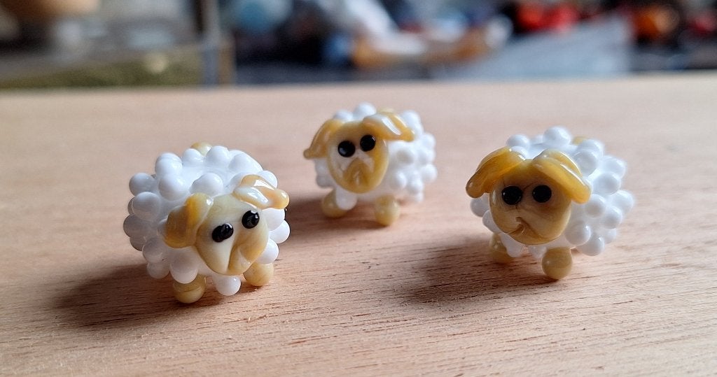 3 x handgemaakte lampwork glas kraal schaap, Verzenden, Nieuw, Kraal
