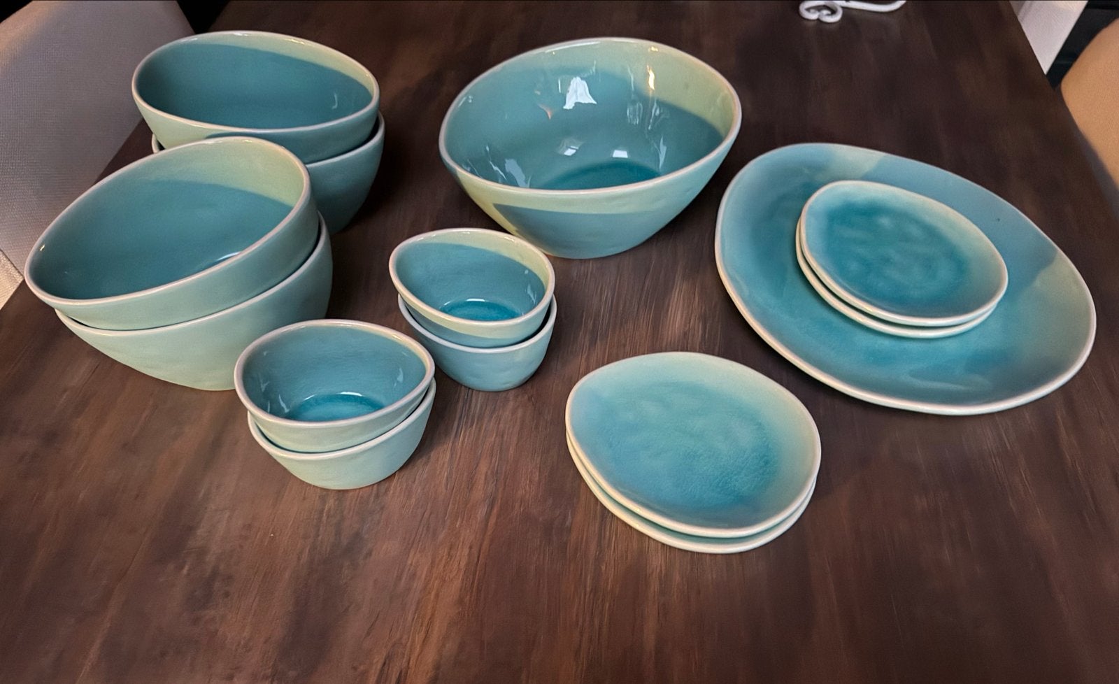 Turquoise servies set - borden en schalen, Ophalen, Zo goed als nieuw, Keramiek, Compleet servies