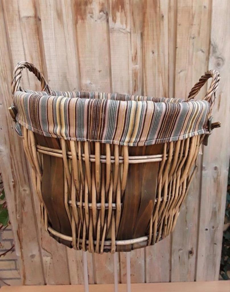 Rieten mand met bekleding, Ophalen of Verzenden, Rond, Riet