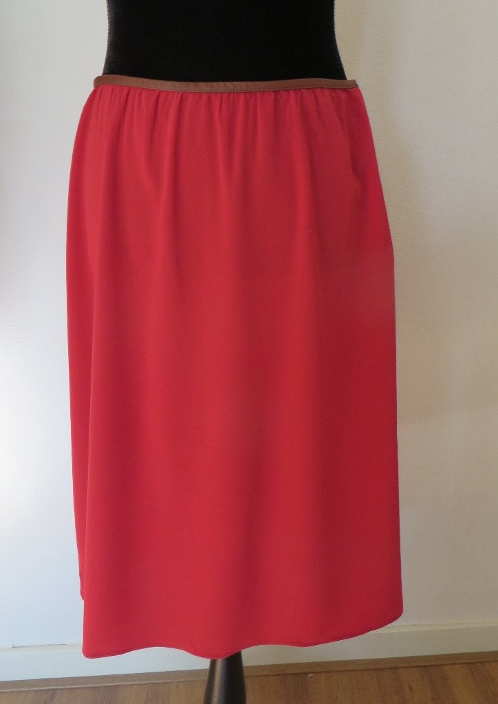 PRADA I Exclusief Rokje I Maat 38/40 I Rood I 100% zijde, Kleding | Dames, Rokken, Zo goed als nieuw, Maat 38/40 (M), Rood, Knielengte