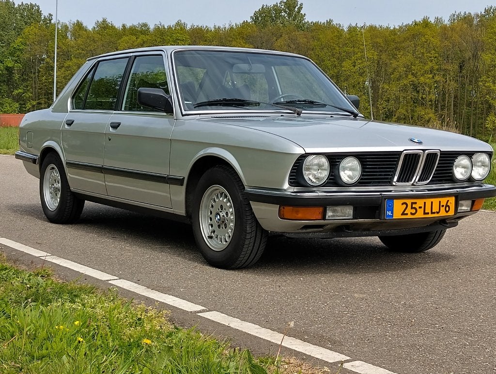 BMW 520i (e28) origineel & gaaf, Auto's, BMW, Achterwielaandrijving, 1192 kg, Handgeschakeld, Particulier