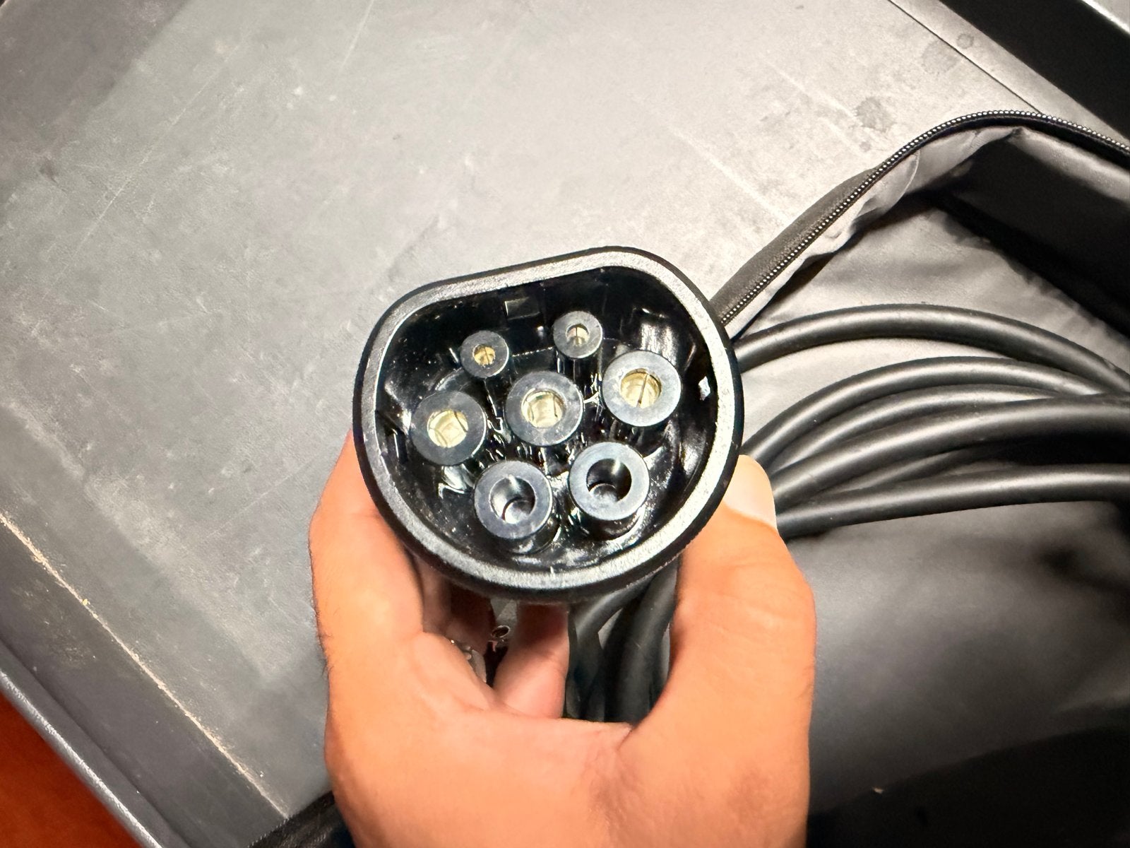 Foto 4 van Tesla Mobile Connector Gen 2 - Universeel Laadkabel