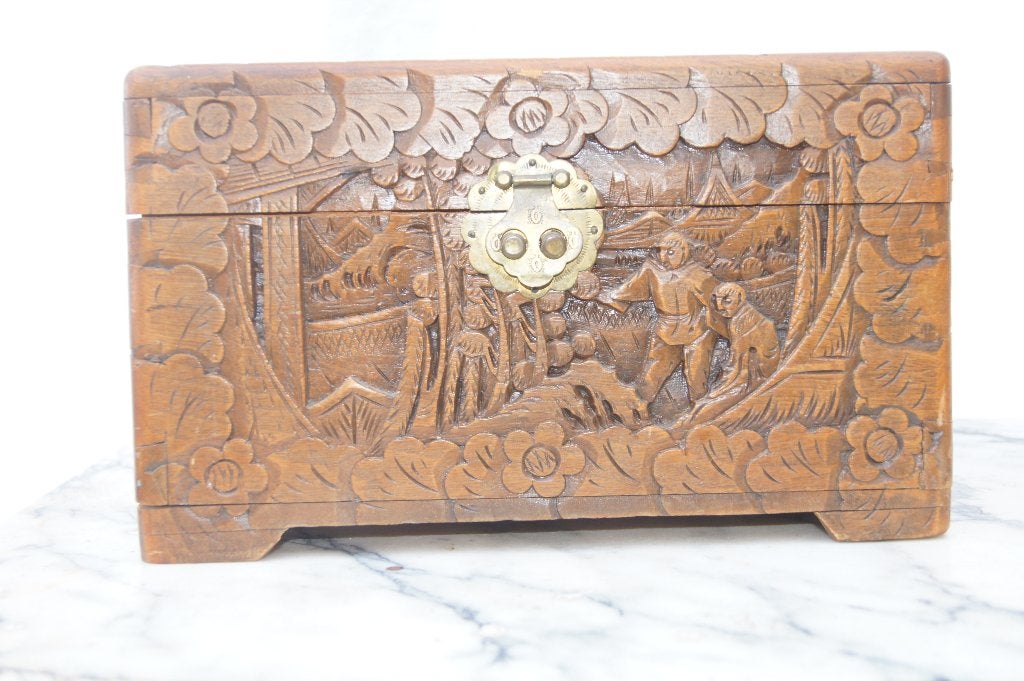 Houten kist met houtsnij werk ( China, Ophalen of Verzenden, Handgemaakt, Hout, Houtsnijwerk