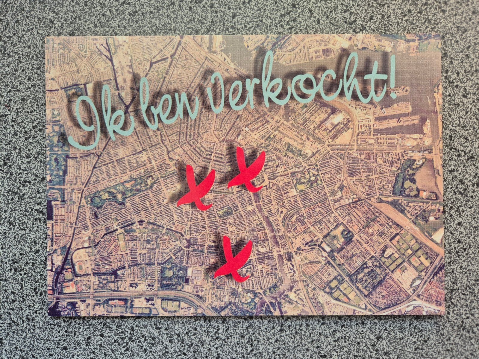Boomerang Ansichtkaart Amsterdam - Ik ben Verkocht!, Verzamelen, Ansichtkaarten | Nederland, Ophalen of Verzenden, 1980 tot heden