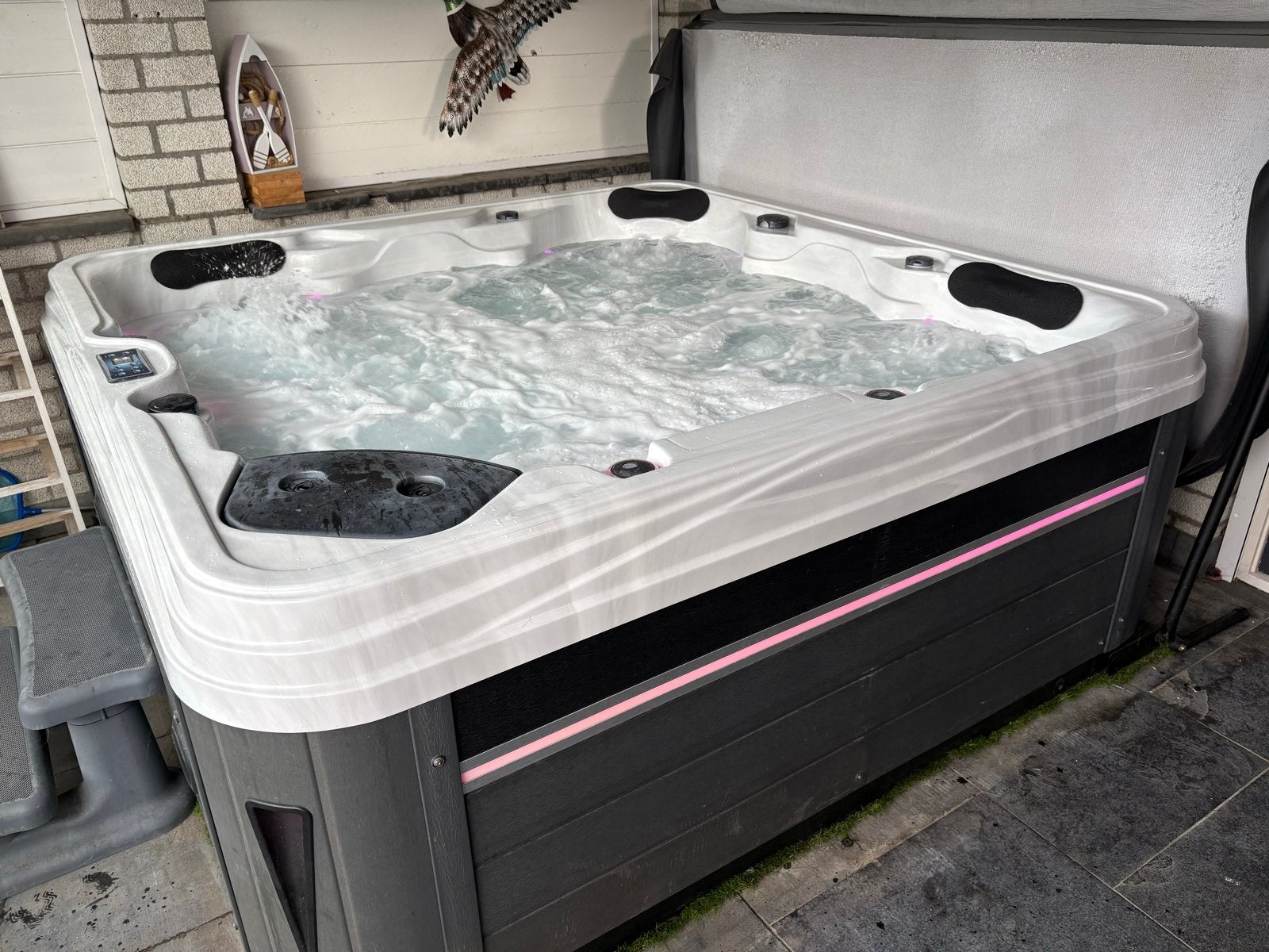 Luxe Balboa Jacuzzi met jets en verlichting, Tuin en Terras, Ophalen, Zo goed als nieuw, Afdekzeil, Vast