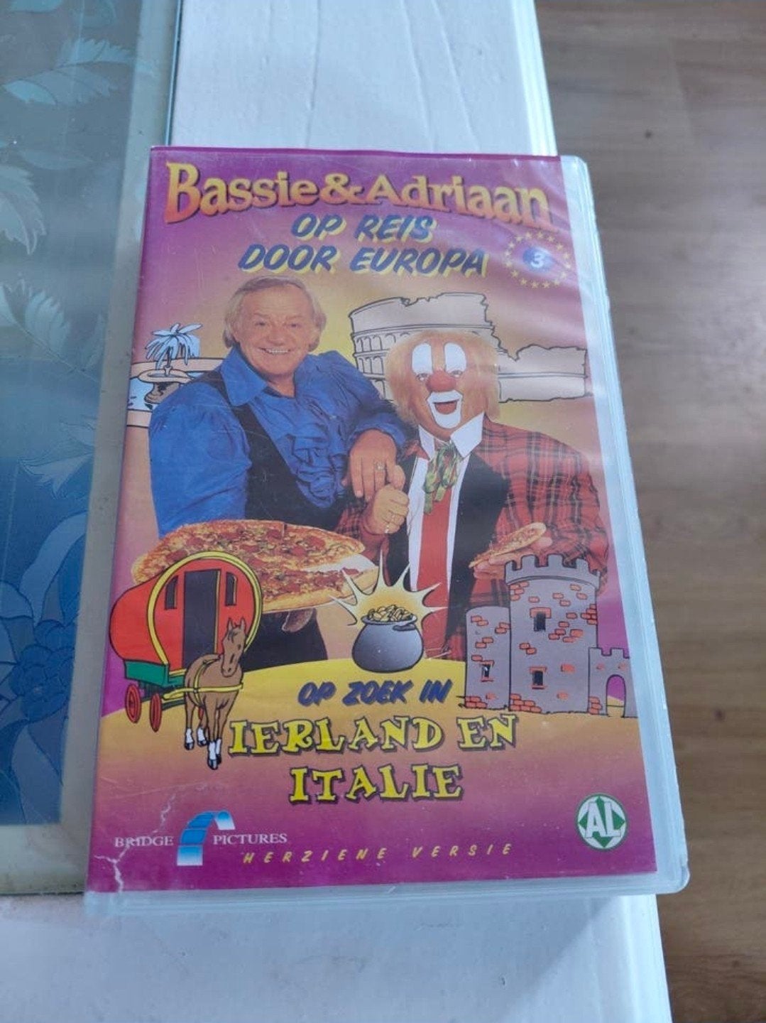 Bassie en Adriaan Europa deel 3 Ierland en Italië  Vhs, Ophalen of Verzenden, Gebruikt, Serie, VHS