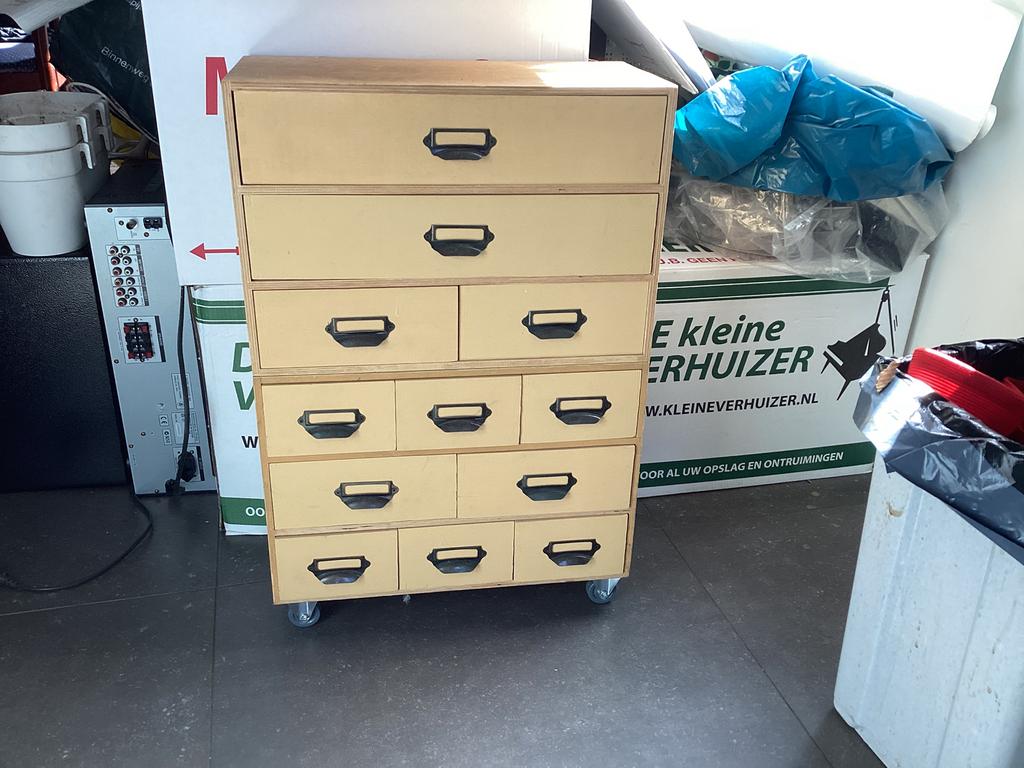Ladenkast geel met komgrepen op wielen, Huis en Inrichting, Kasten | Ladekasten, 5 laden of meer, Zo goed als nieuw, Minder dan 100 cm