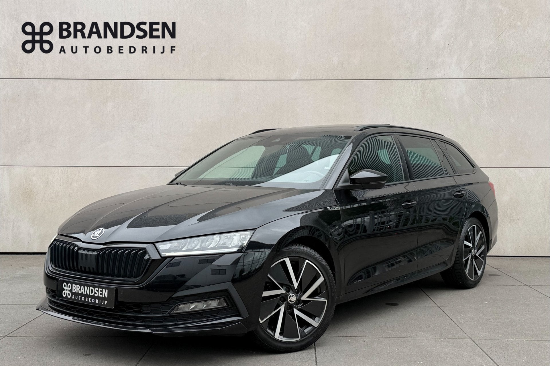 Skoda Octavia Combi 1.5 e-TSI Sport Line Pano-Head up-ACC-Ke, Auto's, Stof, 4 cilinders, Zwart, Hybride Elektrisch/Benzine