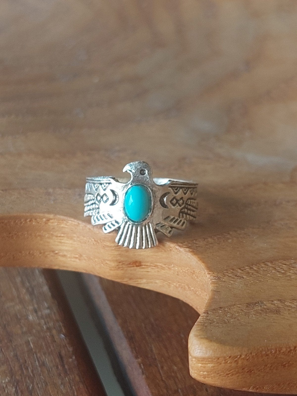Navajo stijl ring met thunderbird en turquoise steen, Nieuw, Ophalen of Verzenden, Dame, Zilver