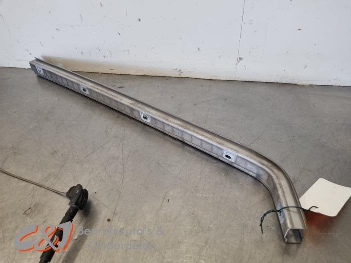 Schuifdeur Rail rechts van een Volkswagen Caddy, Gebruikt, -, Volkswagen, -