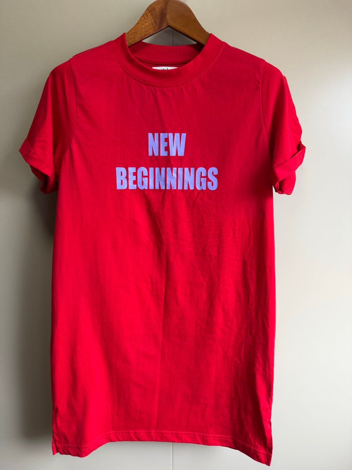 Cost:Bart Rood T-shirt "New Beginnings" Maat 176 (XL), Ophalen of Verzenden, Zo goed als nieuw, Jongen of Meisje, Shirt of Longsleeve