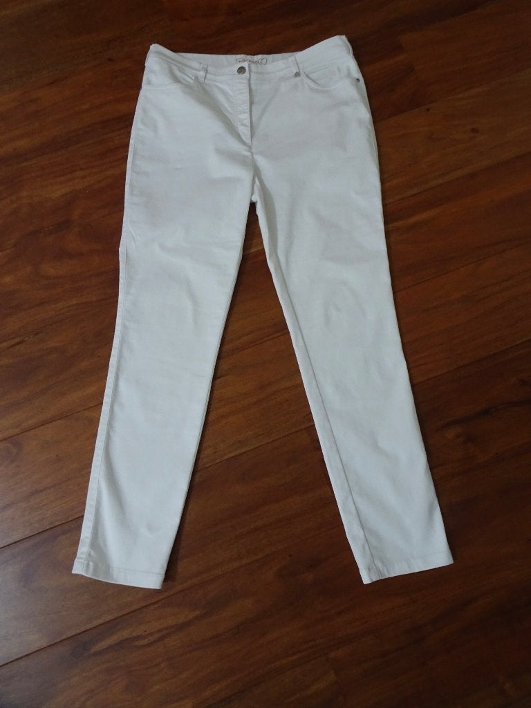 Relaxed broek maat 44, Kleding | Dames, Broeken en Pantalons, Overige kleuren, Maat 42/44 (L), Ophalen of Verzenden, Zo goed als nieuw