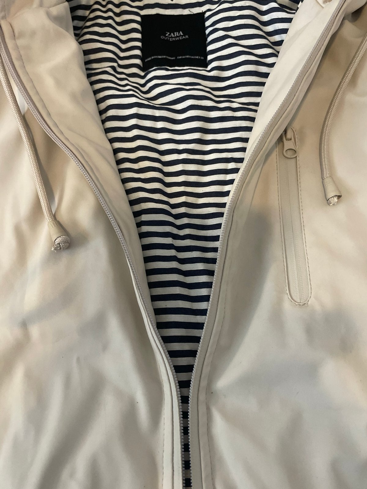 Zara beige regenjas met gestreepte voering - Maat M, Ophalen of Verzenden, Zo goed als nieuw, Maat 38/40 (M), Beige
