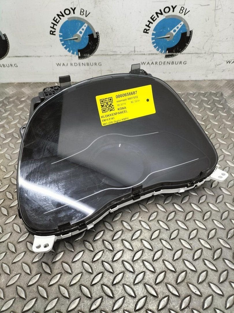 HYUNDAI KONA SX2 EV Premium 64 kWh KLOKKENPANEEL 2019, Ophalen of Verzenden, Gebruikt, Stiba lid