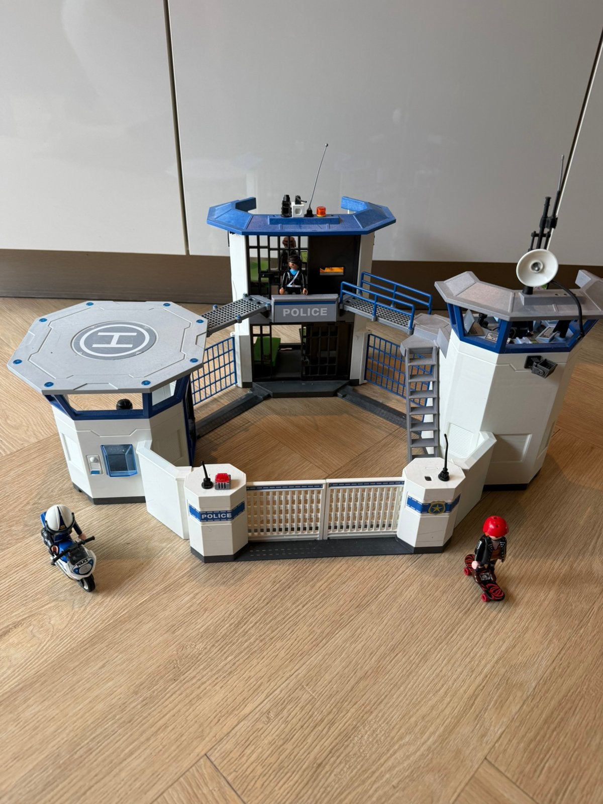 PLAYMOBIL politie commandocentrum incl accessoires op foto, Ophalen, Gebruikt