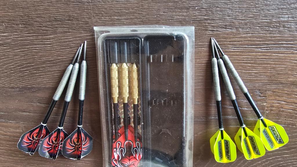 Dartpijlen set - 3 sets van 3 pijlen met opbergdoos, Sport en Fitness, Darts, Ophalen, Gebruikt, Pijlen