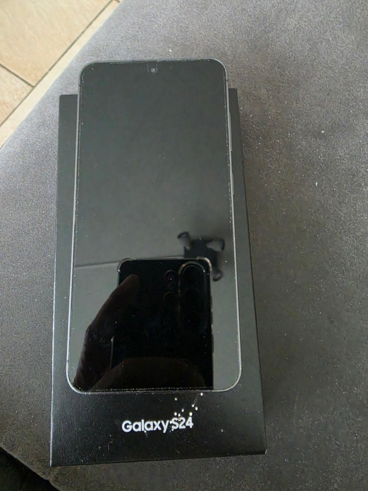 Foto 2 van Samsung Galaxy S24 128GB Zwart - Zo goed als nieuw