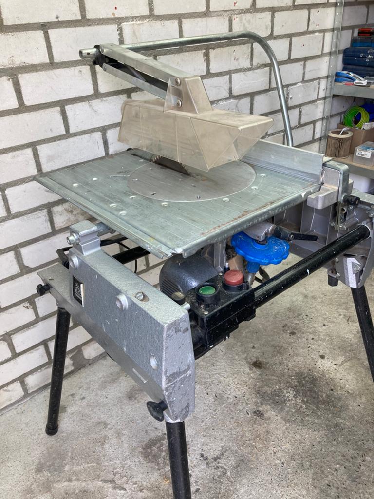 ELU / Dewalt  flipover zaagmachine 220V met accessoires., Doe-het-zelf en Verbouw, Ophalen, Zo goed als nieuw, Afkortzaag, 30 tot 70 mm