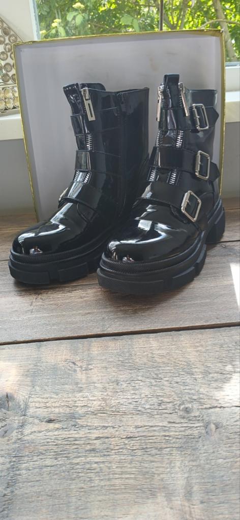 Zwarte lakleren laarzen met gespen en ritsen, Kleding | Dames, Schoenen, Ophalen, Zwart, Lage of Enkellaarzen, Onbekend