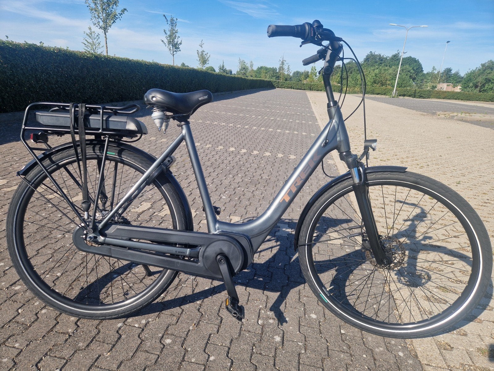 ELEKTRISCHE FIETS TREK DISTRICT +1(BOSCH MOTOR)WEINIG KM, Fietsen en Brommers, 53 tot 56 cm, Ophalen, Zo goed als nieuw, Overige merken