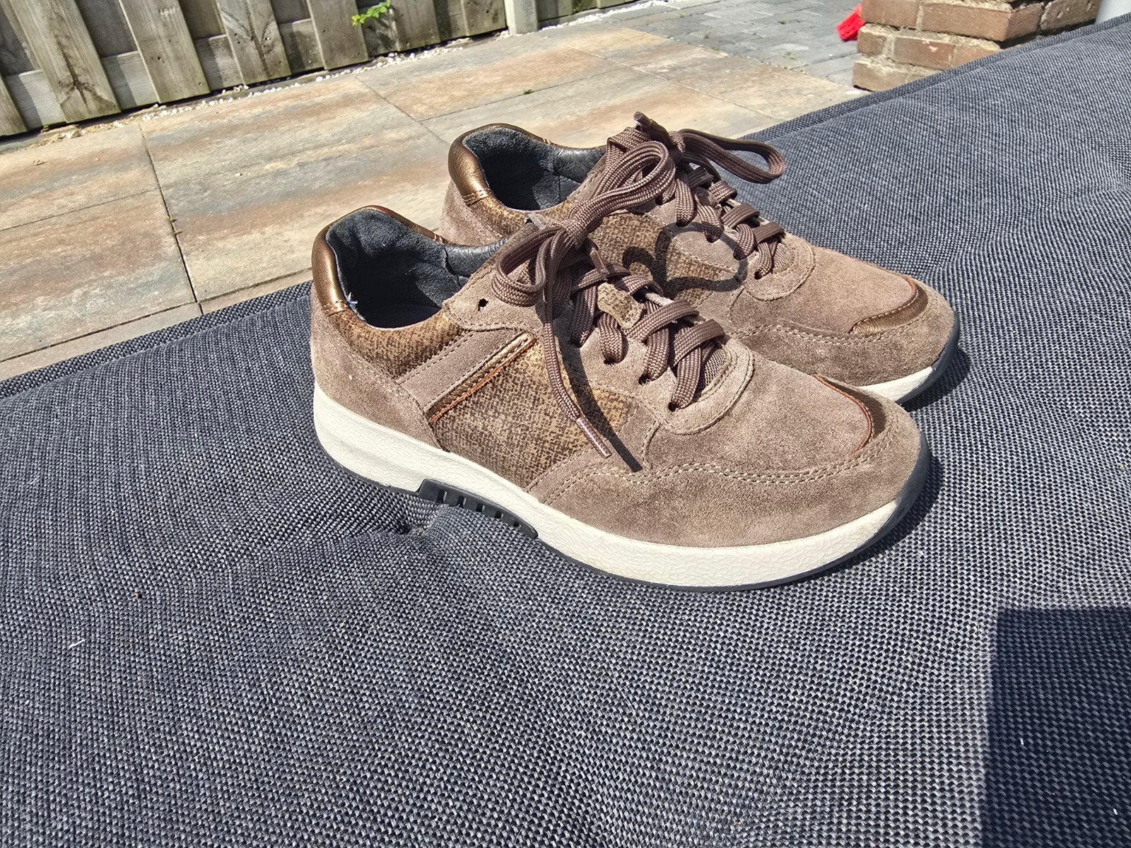 Gabor Rollingsoft taupe suede sneakers maat 3  35.5 zgan, Rollingsoft, Bruin, Ophalen of Verzenden, Sneakers of Gympen