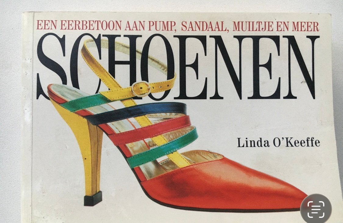 Schoenen Een eerbetoon aan de pump, sandaal, muiltje en meer, Ophalen of Verzenden, Gelezen, Mode algemeen