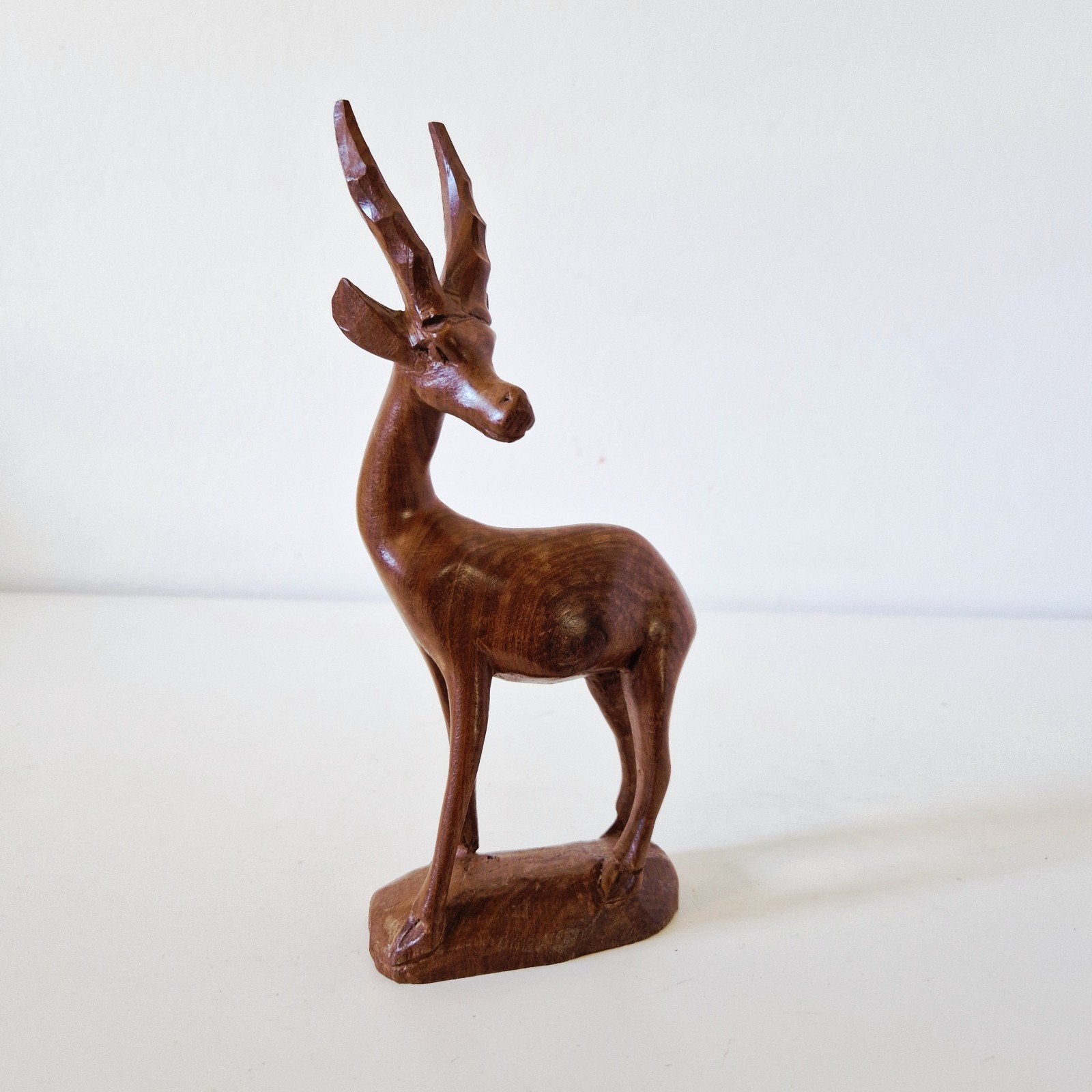 Houten beeldje van een gazelle/antilope, Ophalen of Verzenden, Zoogdier, 20 - 50 cm, Beeld