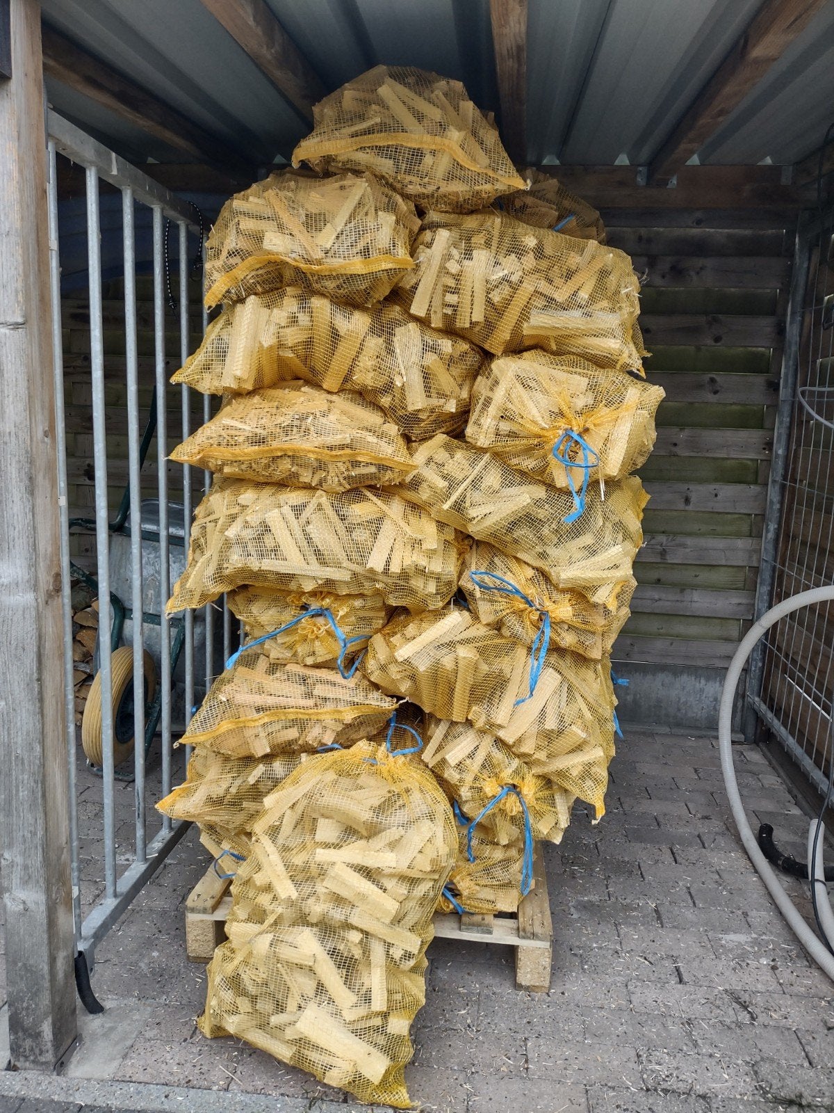 Aanmaakhout, Tuin en Terras, Minder dan 3 m³, Ophalen, Overige houtsoorten, Stammen