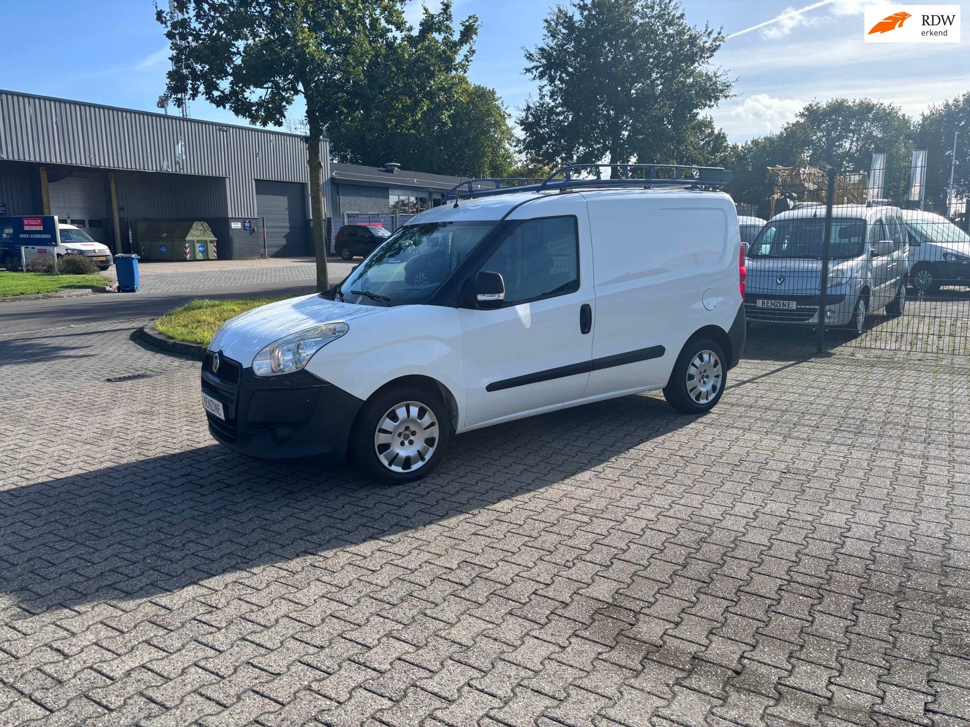 Fiat Doblò grijs kenteken benzine 1.4, Voorwielaandrijving, Stof, Gebruikt, Zwart