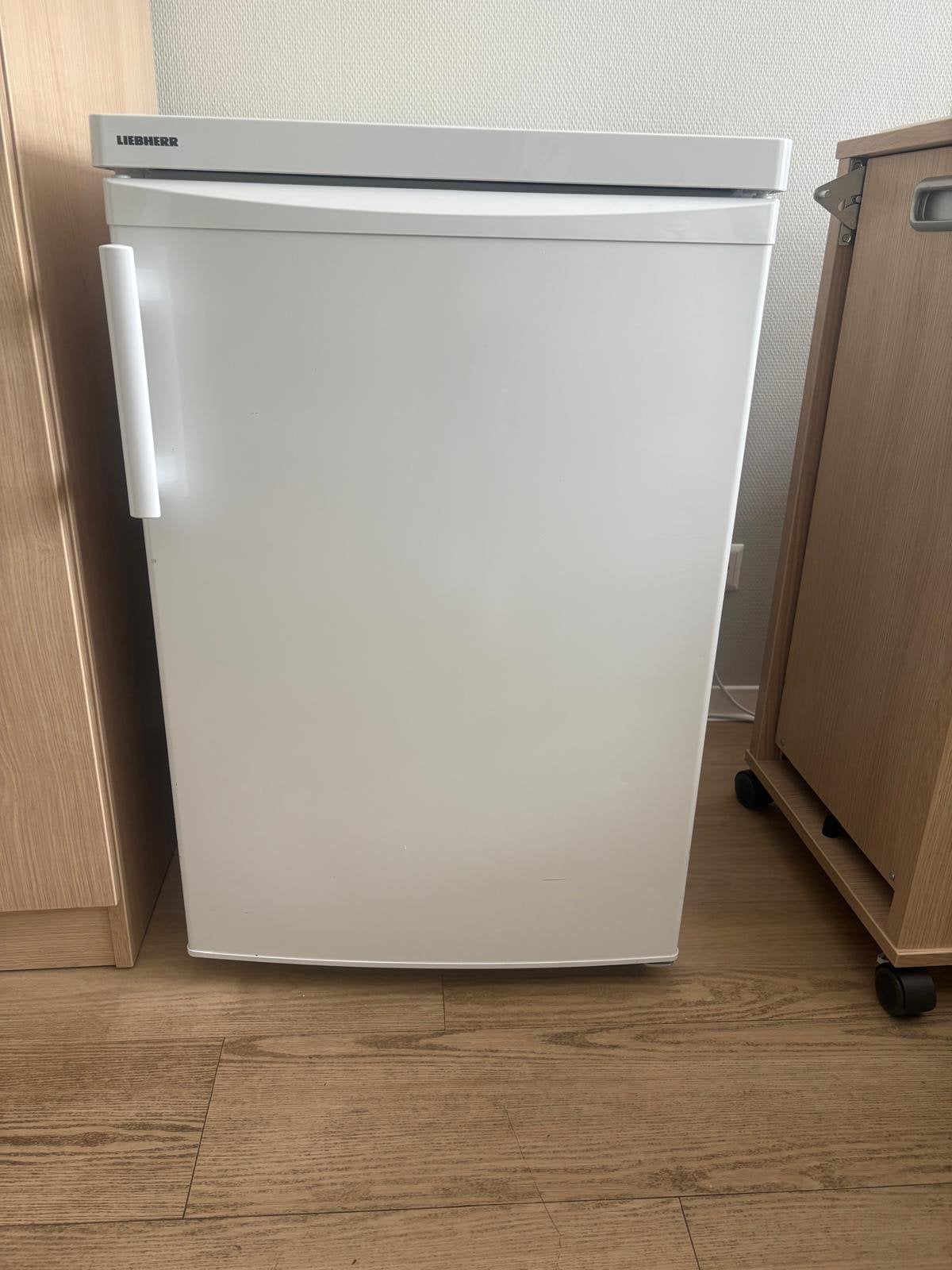 Liebherr mini koelkast, Zonder vriesvak, 200 liter of meer, Zo goed als nieuw, Energieklasse A of zuiniger