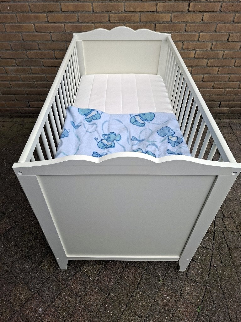 Babyledikant - IKEA Hensvik, Ophalen, Zo goed als nieuw, Ledikant