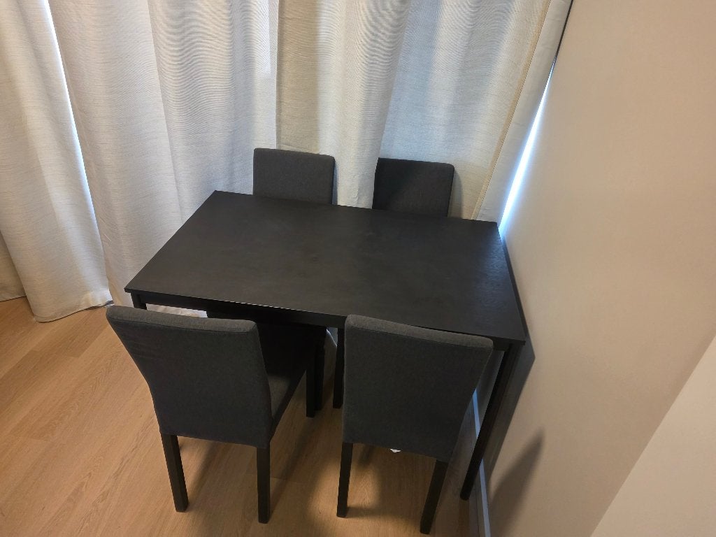IKEA SANDSBERG / KÄTTIL eettafel met 4 stoelen, Ophalen, 100 tot 150 cm, 50 tot 100 cm, Zo goed als nieuw