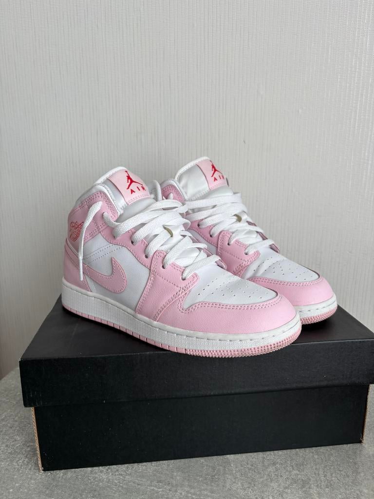 Air Jordan 1 mid, Overige kleuren, Ophalen of Verzenden, Sneakers of Gympen, Zo goed als nieuw