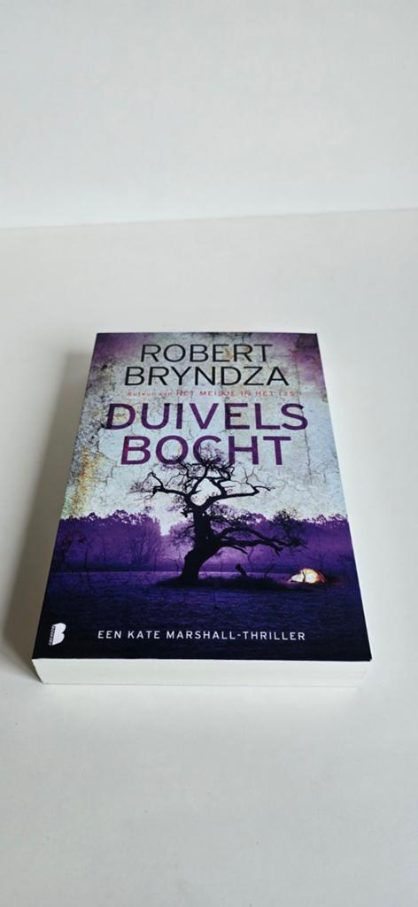 2boeken 10%korting bij 3boeken of meer 20%korting, Robert Bryndza, Ophalen of Verzenden, Zo goed als nieuw
