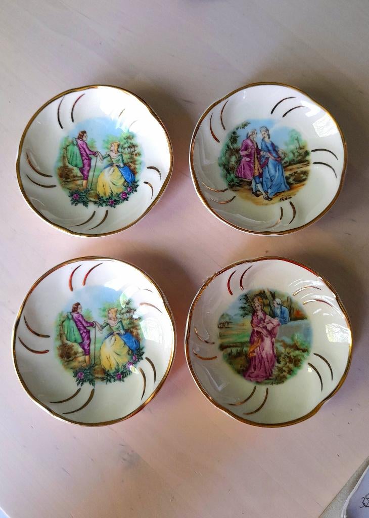 Set 4 Gouds Koninklijke plateel schoteltjes Zuid-Holland, Antiek en Kunst, Ophalen of Verzenden
