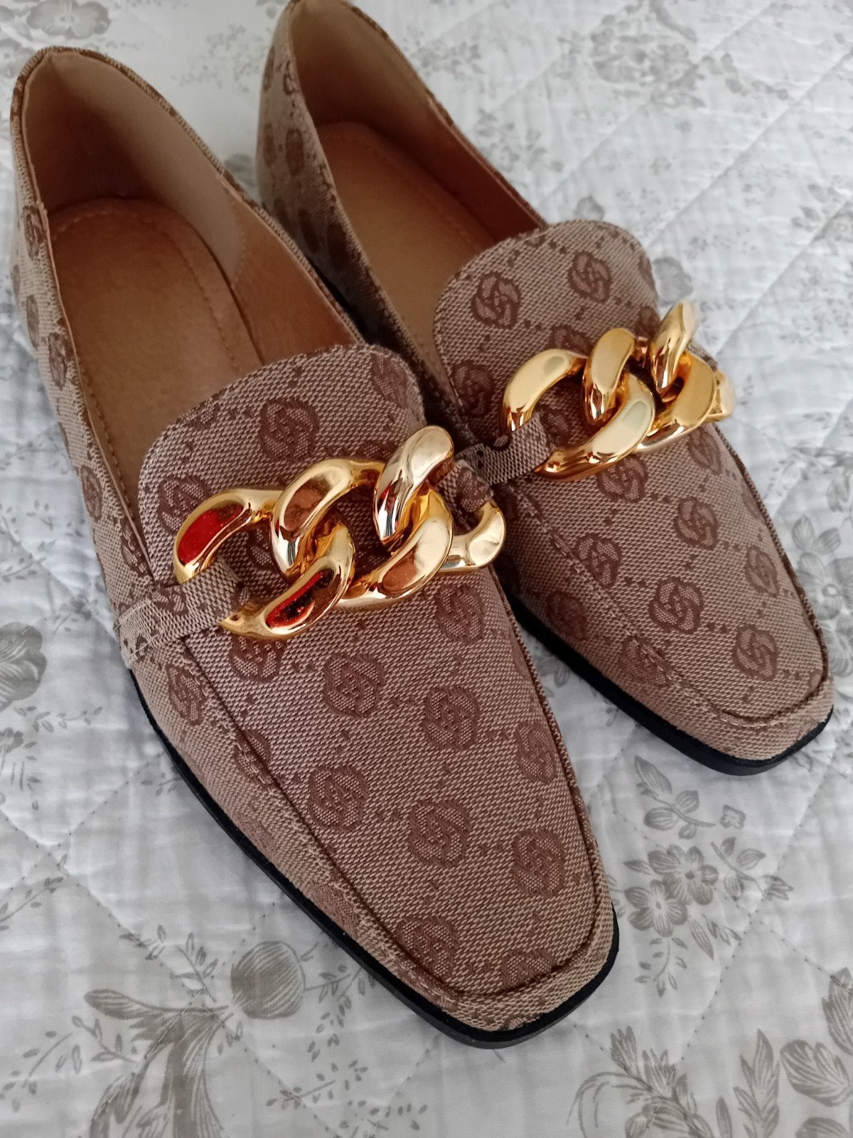 Nieuwe loafers met gouden ketting - Maat 41, Ophalen of Verzenden, Nieuw, Bruin, Instappers